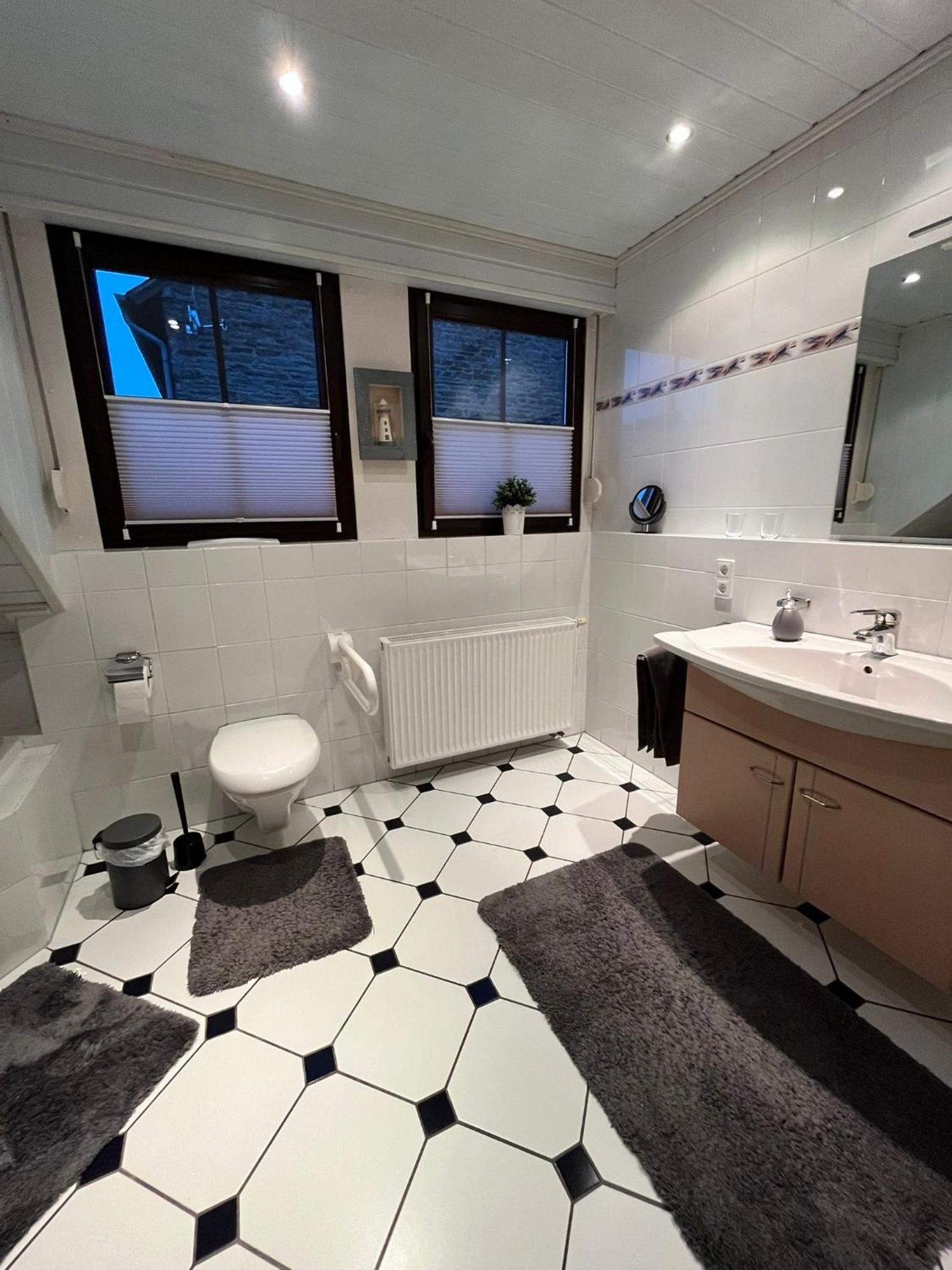 Kaisers Ferienhaus Kaifenheim ภายนอก รูปภาพ
